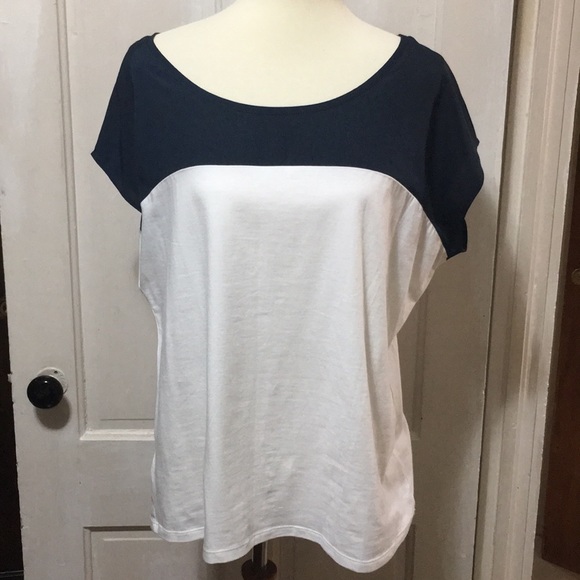 Ann Taylor Tops - 🌺🌺Navy and White Top🌺🌺